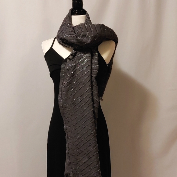 Badgley Mischka Metallic Herringbone Wrap - Picture 2 of 7